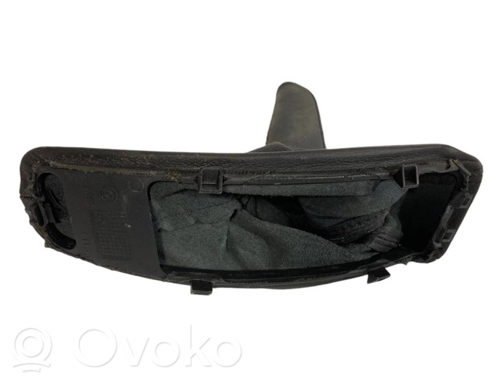 Rokas bremzes dekoratīvā apdare