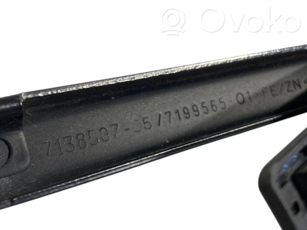 Aizmugurējā loga tīrītāja kājiņa