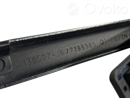 Aizmugurējā loga tīrītāja kājiņa