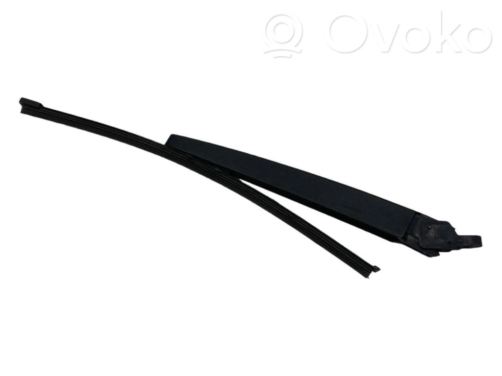 Rear window wiper arm