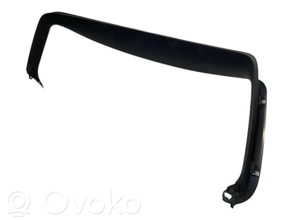 Augšējā dekoratīvā apdare (pie loga)