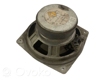 Skaļrunis priekšējā panelī