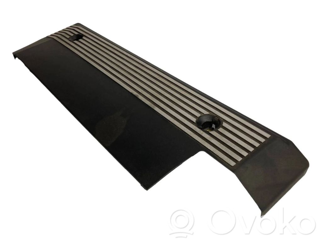 Dzinēja pārsegs (dekoratīva apdare)