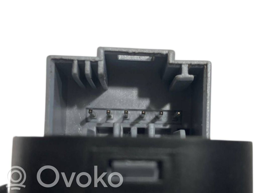 Sānu spoguļu slēdzis