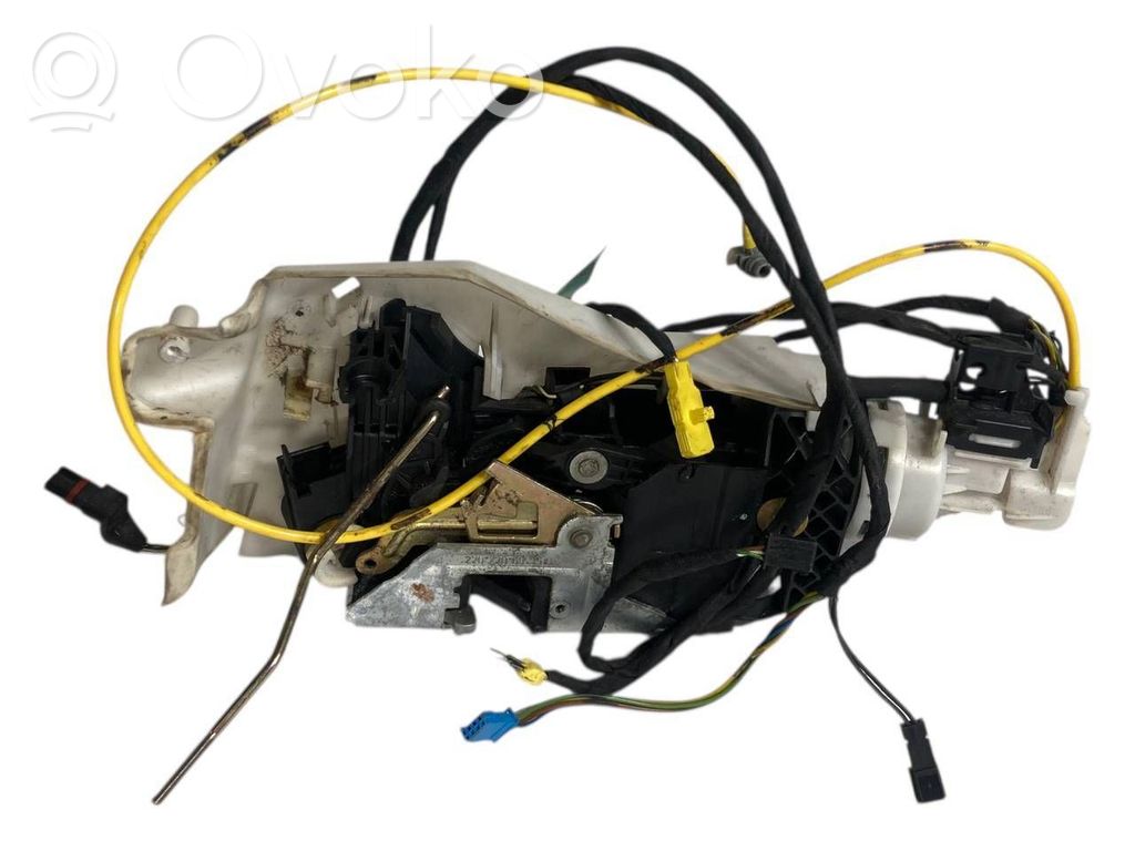 Priekšpusē slēdzene