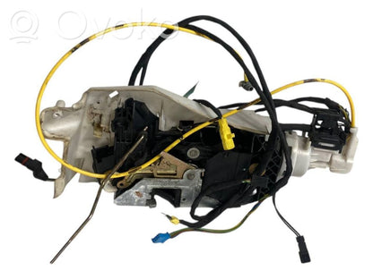 Priekšpusē slēdzene