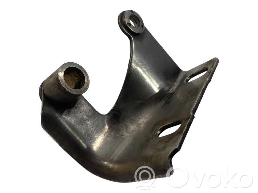 Cita veida dzinēja nodalījuma detaļa