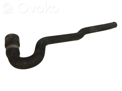 Caurulīte (-es) / šļūtene (-es)