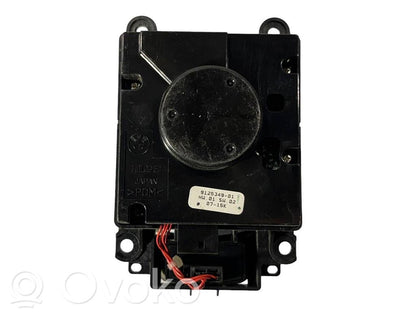 Multimediju kontrolieris