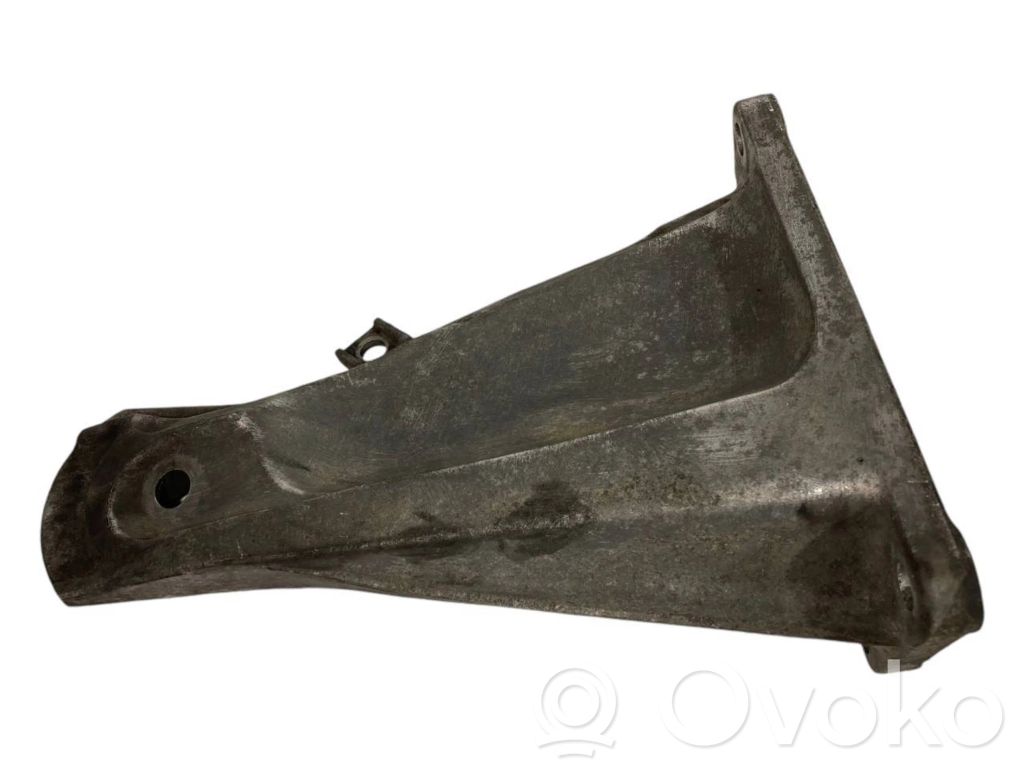 Dzinēja nostiprināšanas stiprinājums-kronšteins