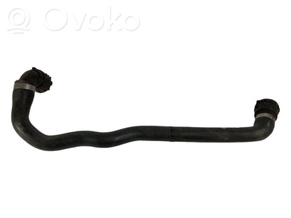 Caurulīte (-es) / šļūtene (-es)