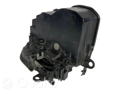 Priekšpusē slēdzene