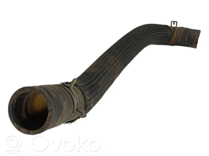 Caurulīte (-es) / šļūtene (-es)