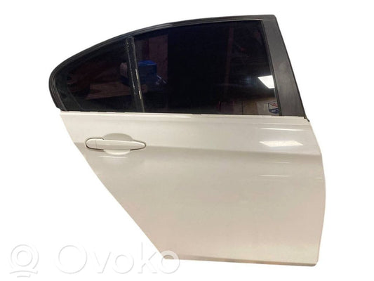 Aizmugurējās durvis