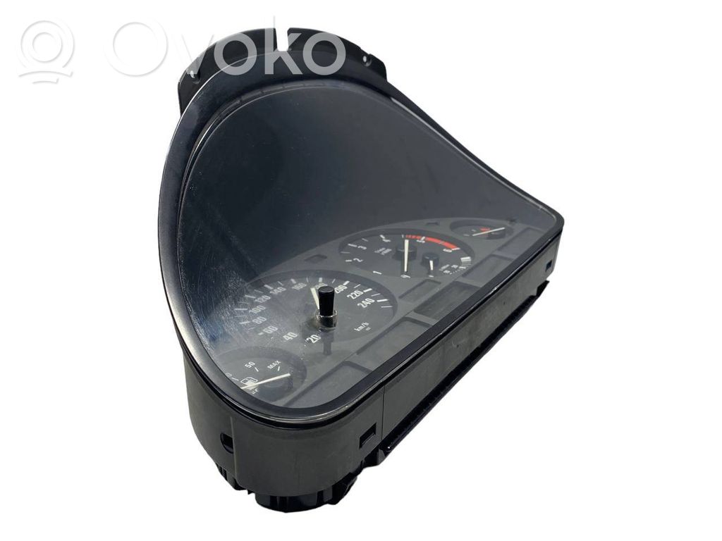 Speedometer (in the instrument panel)