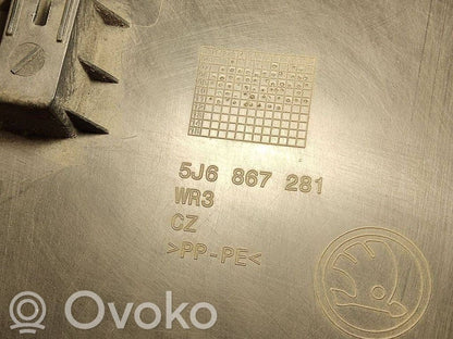 (B) statņa dekoratīvā apdare (apakšdaļa)