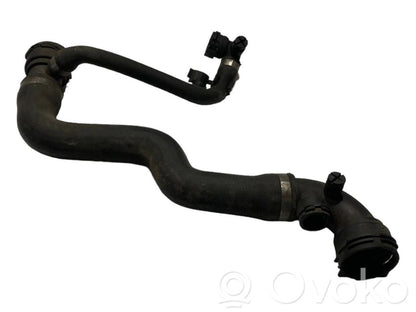 Caurulīte (-es) / šļūtene (-es)