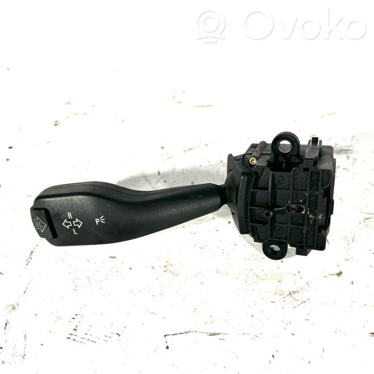 Turn signal/headlight lever
