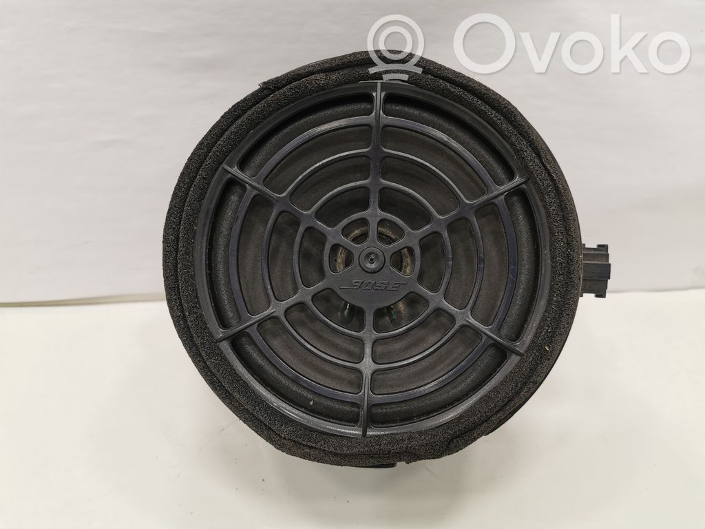 Динамик(и) в задней двери