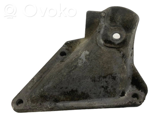Engine mounting bracket