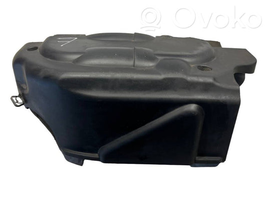 Dzinēja pārsegs (dekoratīva apdare)