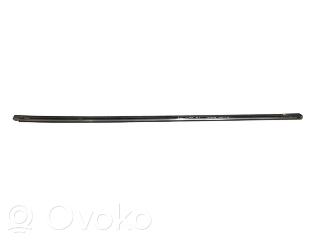 Aizmugurē durvju dekoratīvā apdare (moldings)