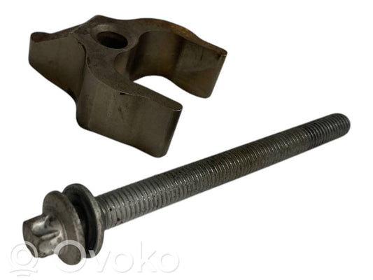 Nozzle holder/shoulder