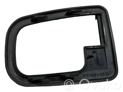 Cita veida priekšpusē durvju dekoratīvās apdares detaļa