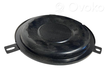 Skaļrunis (-i) pakaļējās durvīs