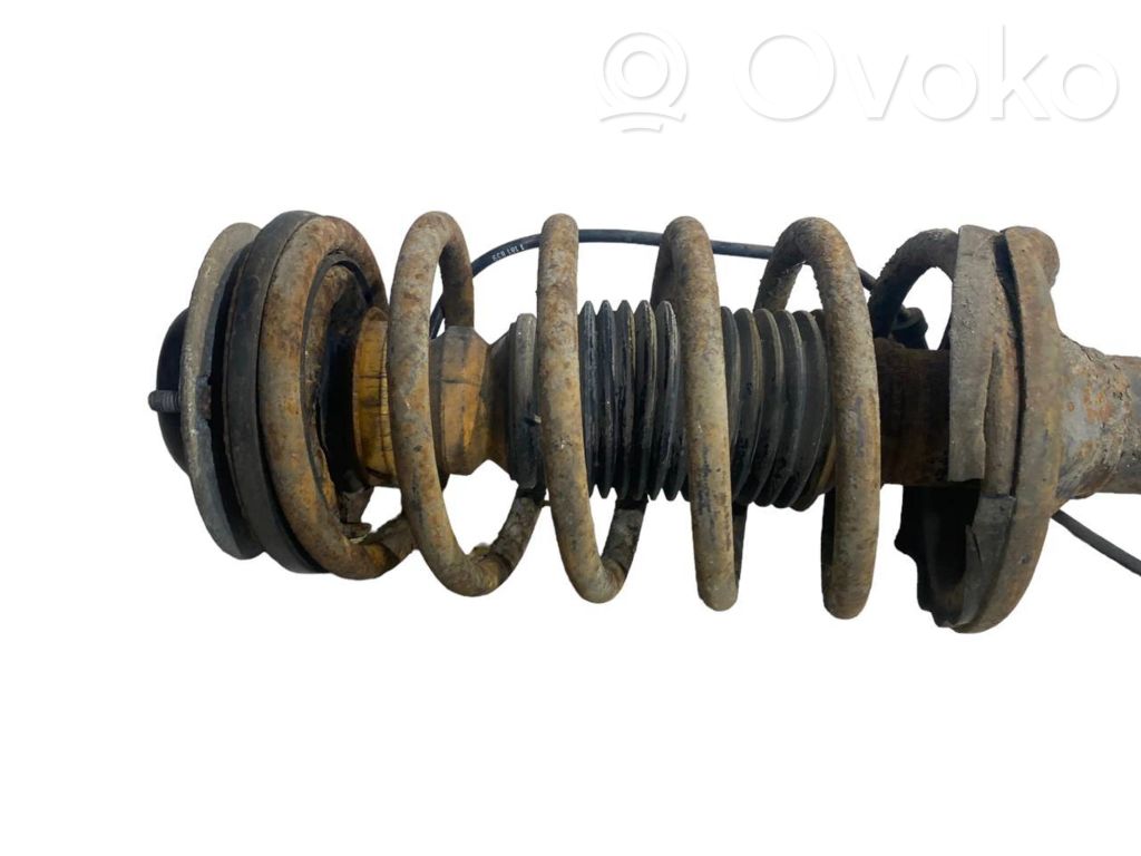 Priekšējā riteņa rumbas vārpstas šarnīrs (stupica, capfa)