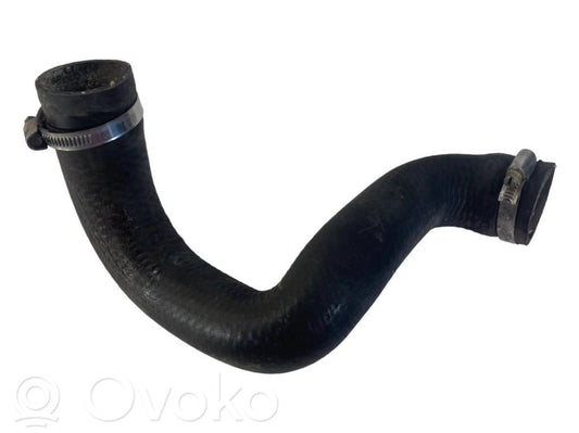 Caurulīte (-es) / šļūtene (-es)