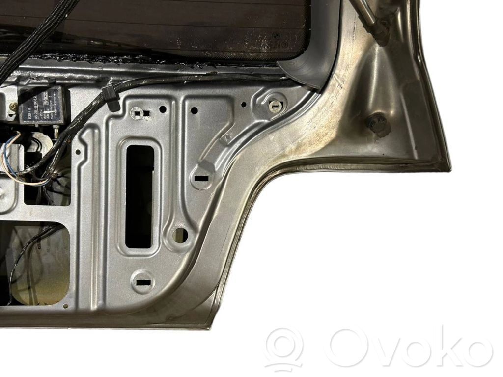 Задняя крышка (багажник)