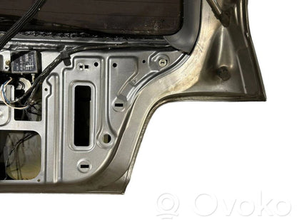 Задняя крышка (багажник)