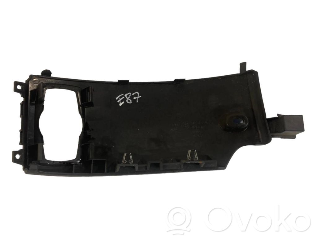 Декоративный щиток панели (нижний)