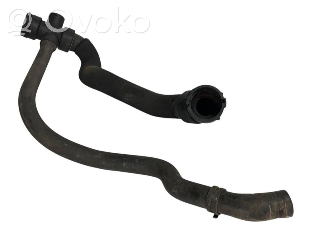 Caurulīte (-es) / šļūtene (-es)