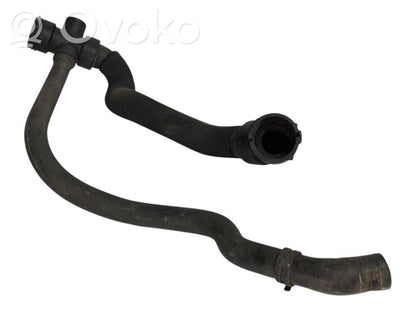 Caurulīte (-es) / šļūtene (-es)