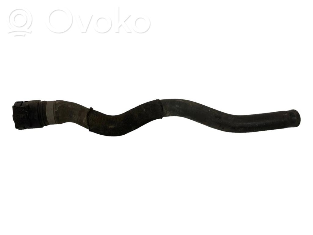 Caurulīte (-es) / šļūtene (-es)