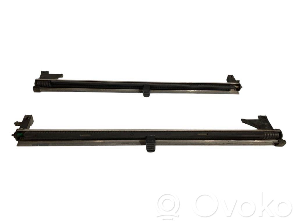 Занавеска на окне сзади