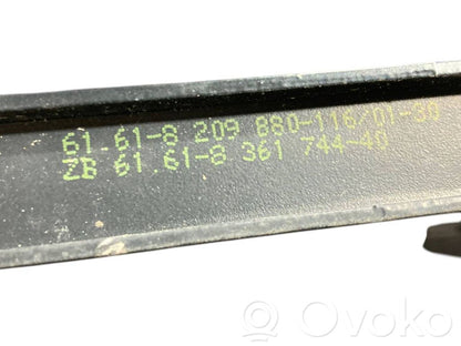 Priekšējā loga tīrītāja kājiņa