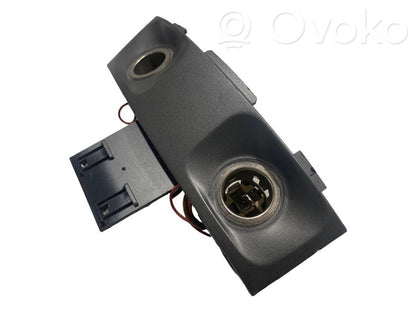 Cigarešu aizdedzināmais aizmugurē