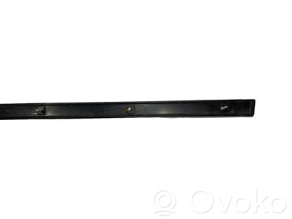 Aizmugurē durvju dekoratīvā apdare (moldings)