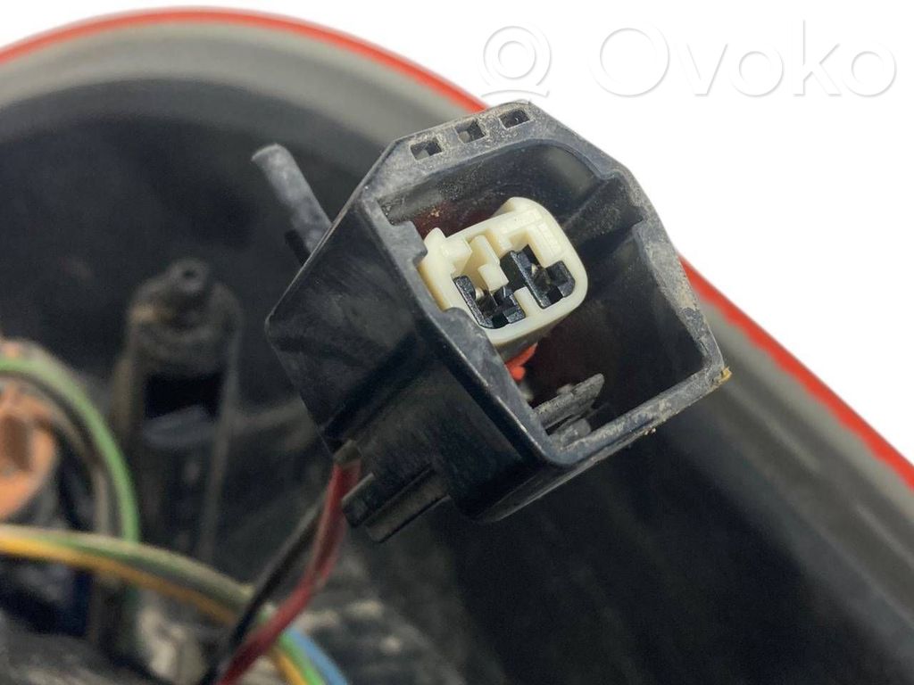 Aizmugurējais lukturis virsbūvē