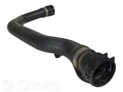 Caurulīte (-es) / šļūtene (-es)