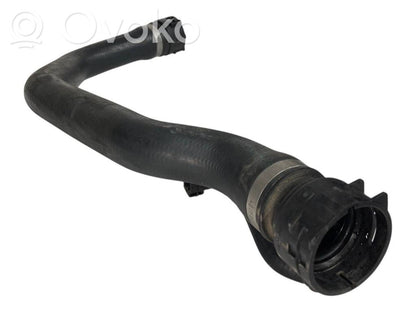 Caurulīte (-es) / šļūtene (-es)