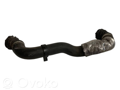 Caurulīte (-es) / šļūtene (-es)