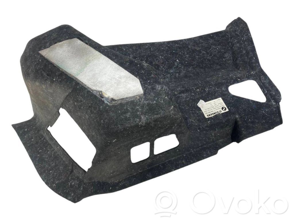 Нижняя панель отделки багажника