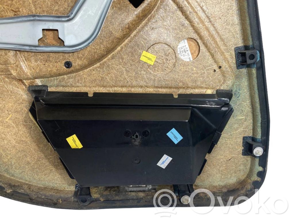 Apšuvums aizmugurējām durvīm