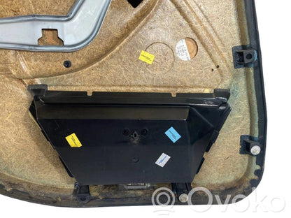 Apšuvums aizmugurējām durvīm