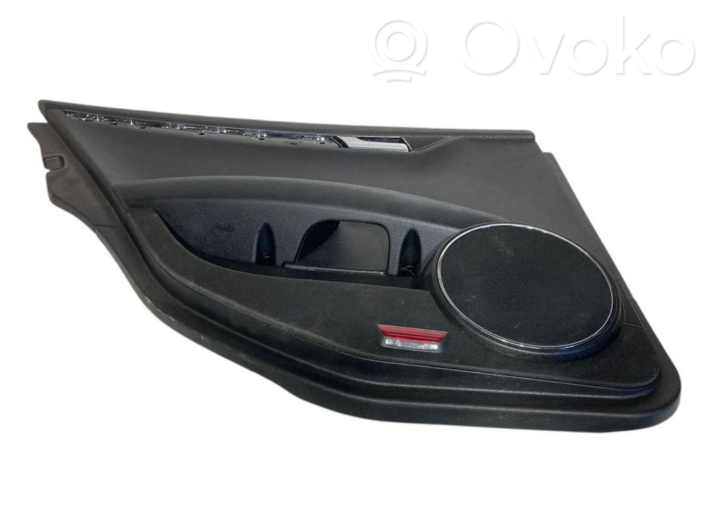 Apšuvums aizmugurējām durvīm