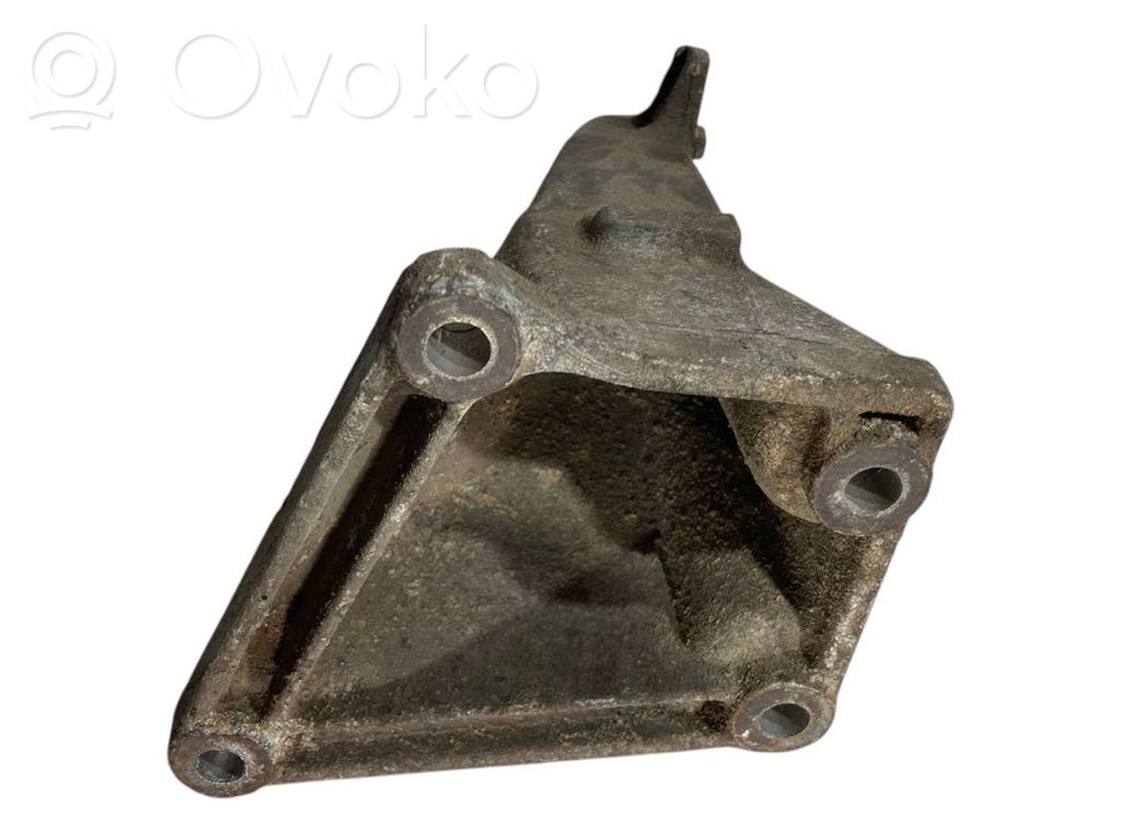 Кронштейн крепления двигателя